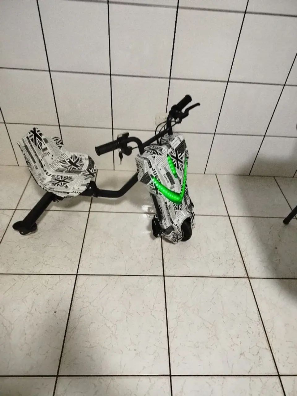 TRICICLO DRIFTING SCOOTER 8 POLEGADAS - Foto 2
