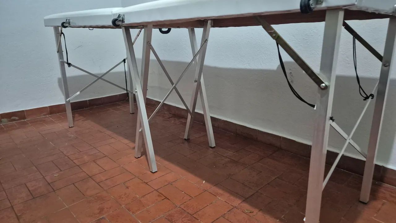 Maca Dobrável 180x65 Branca com Rodinha - Atendimento Estética Massagem - Foto 2