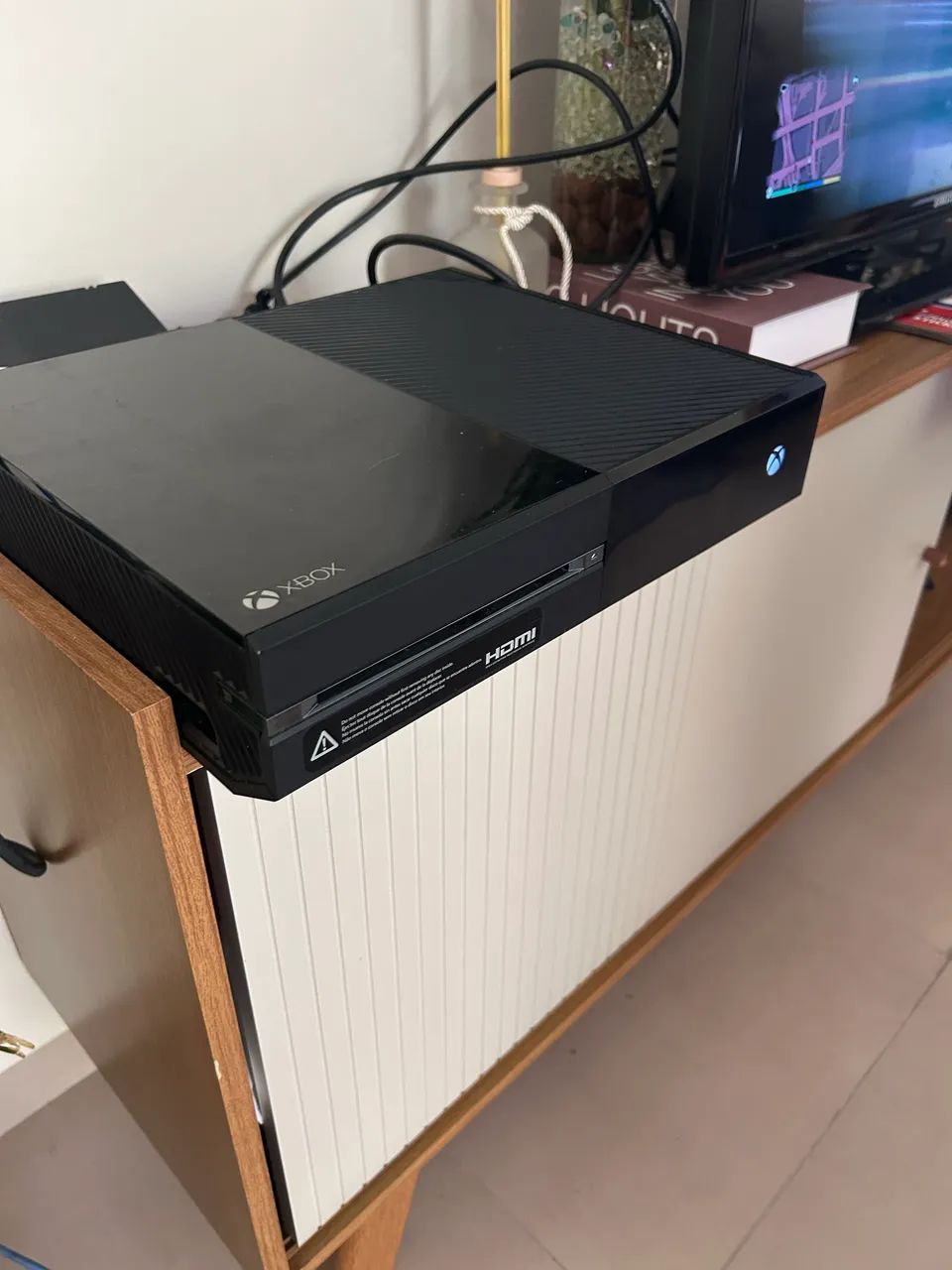 Xbox One Fat com 6 Jogos e 2 Controles