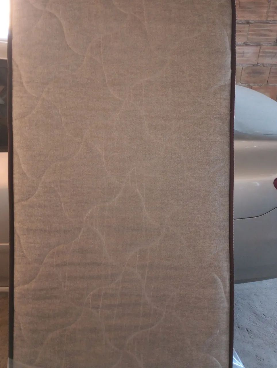 Cama com colchão de mola