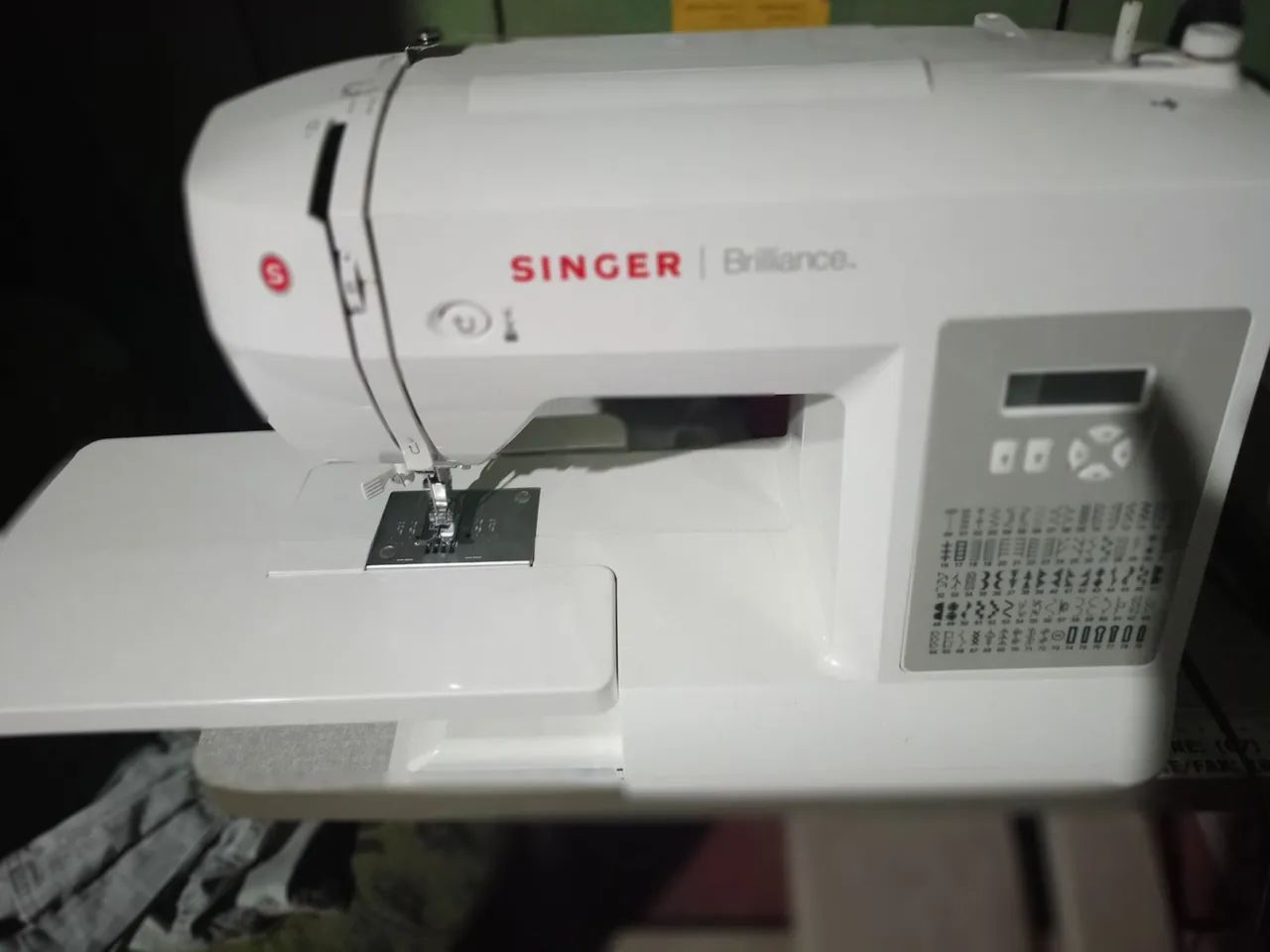 Vende-se Máquina de costura eletrônica 