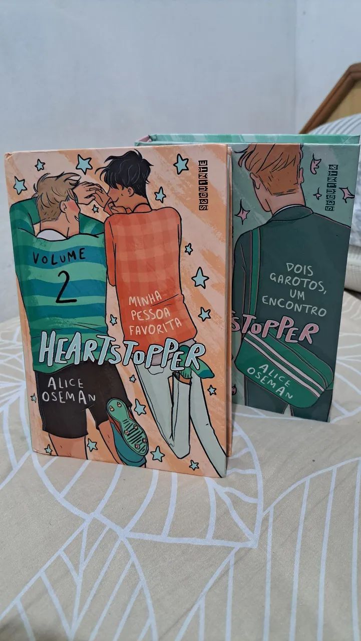 Livros Heartstopper vol. 1 e 2 - Foto 3