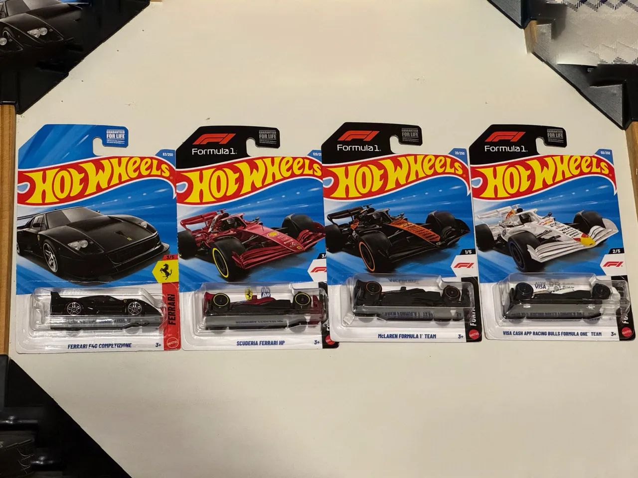 Hot Wheels フェラーリ ミニカーセット Hot Wheels Set Ferrari e F1 - Ferrari F1 - Brinquedos e Jogos