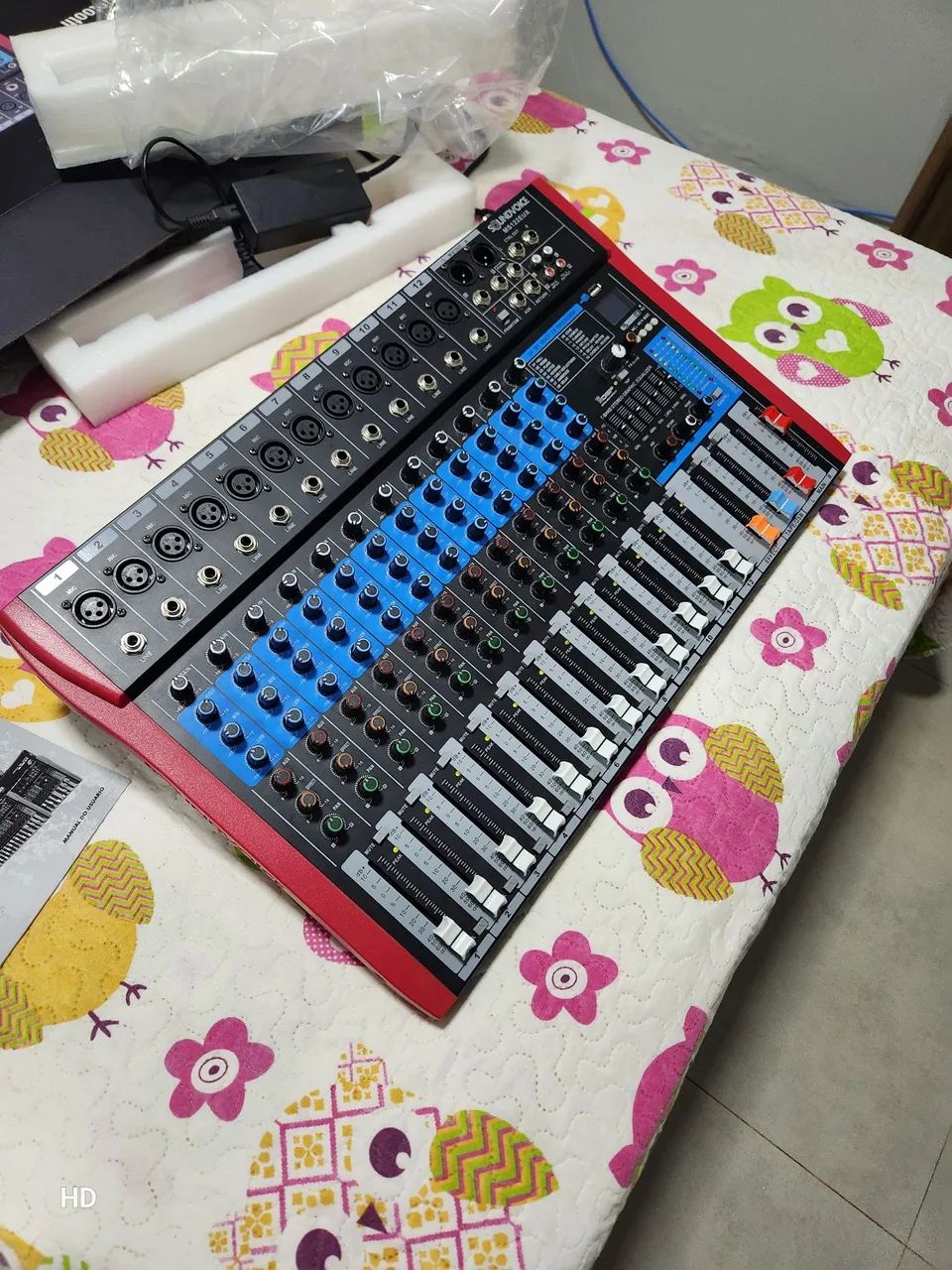 Mesa de Som 12 Canais 