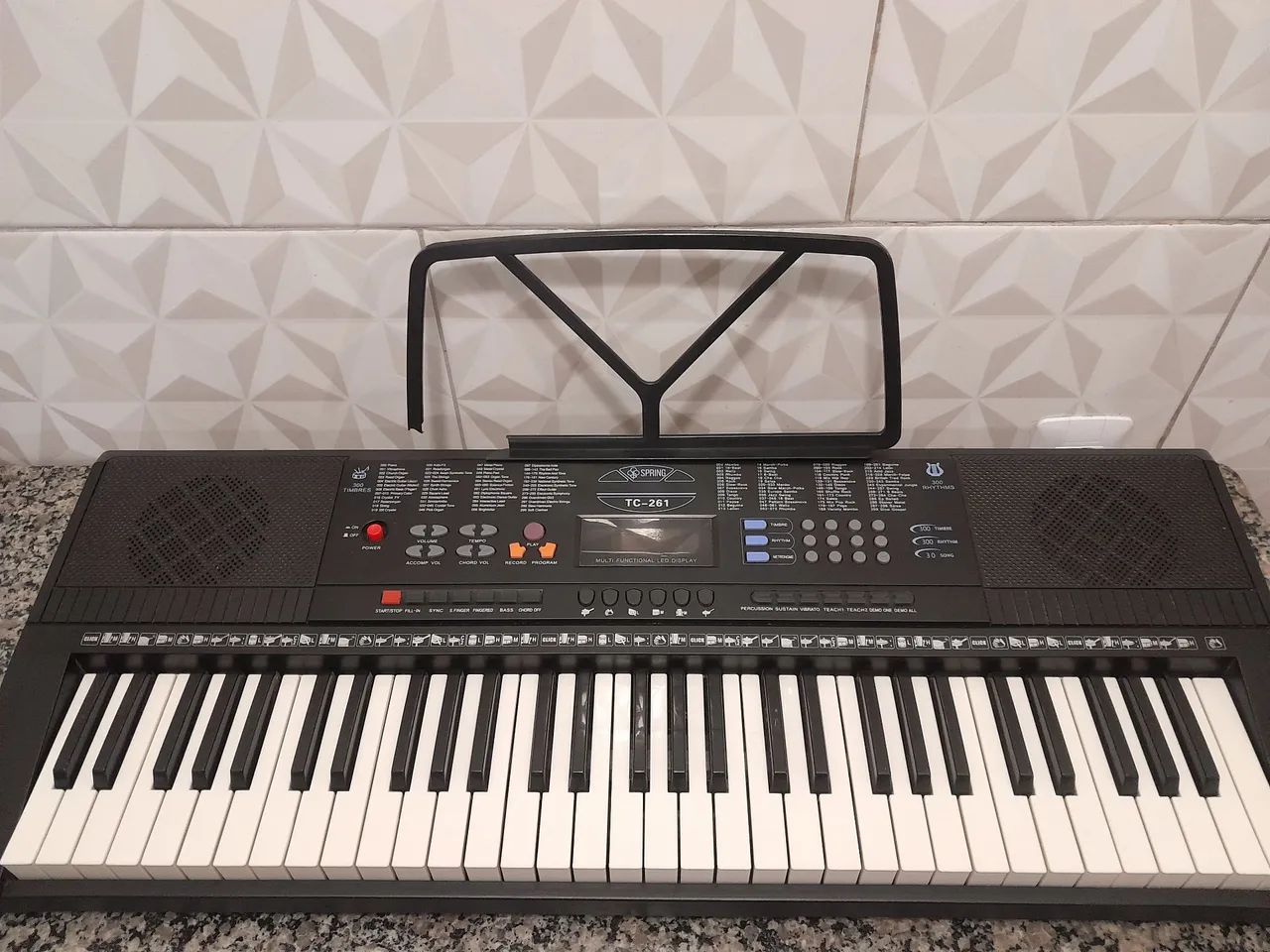 Teclado musical TC-261 - Instrumentos musicais - Freguesia (Ilha