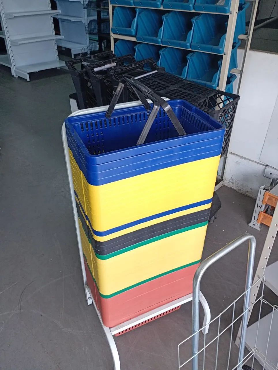 CESTA DE MERCADO PLÁSTICA DE MAO AVISTA 45.00cada * - Foto 3