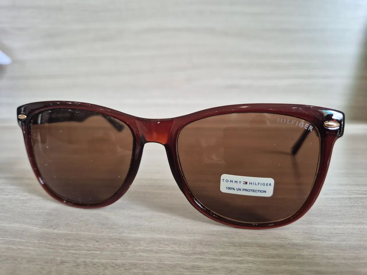 Óculos de sol escuro Tommy Hilfiger original  - Foto 4