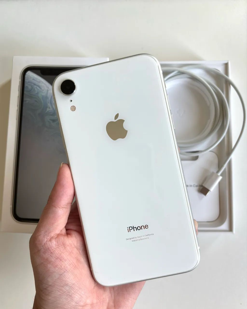 iPhone XR branco 128GB (na caixa)