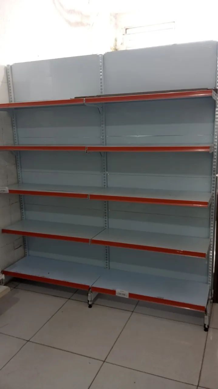 Gôndola de canto cada módulo R$ 600,00
