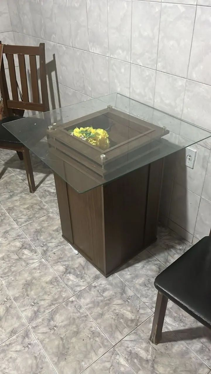 Vendo mesa 4 lugares em ótimo estado (SEM CADEIRAS). - Foto 2