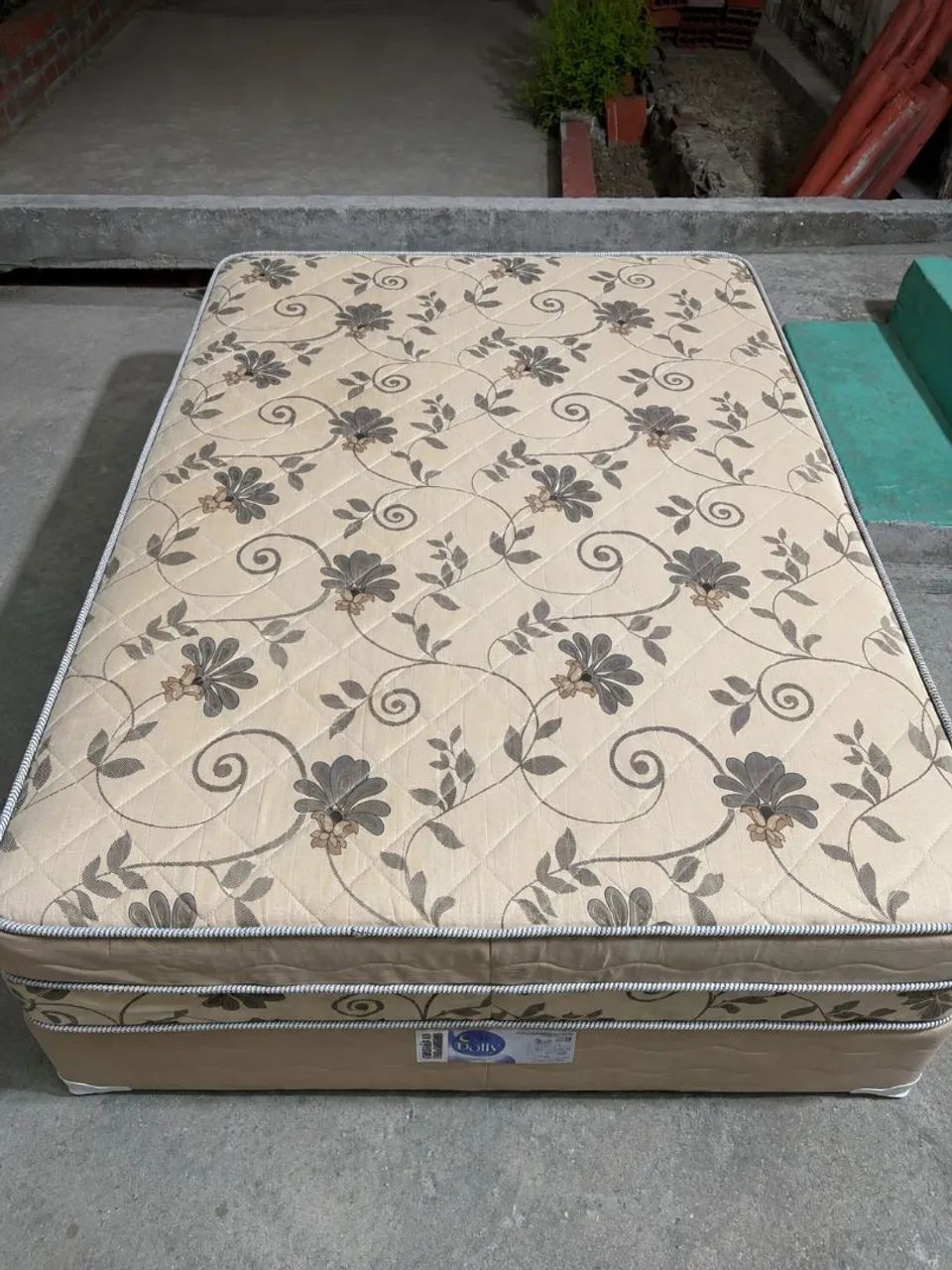Cama de casal com molas ensacadas 