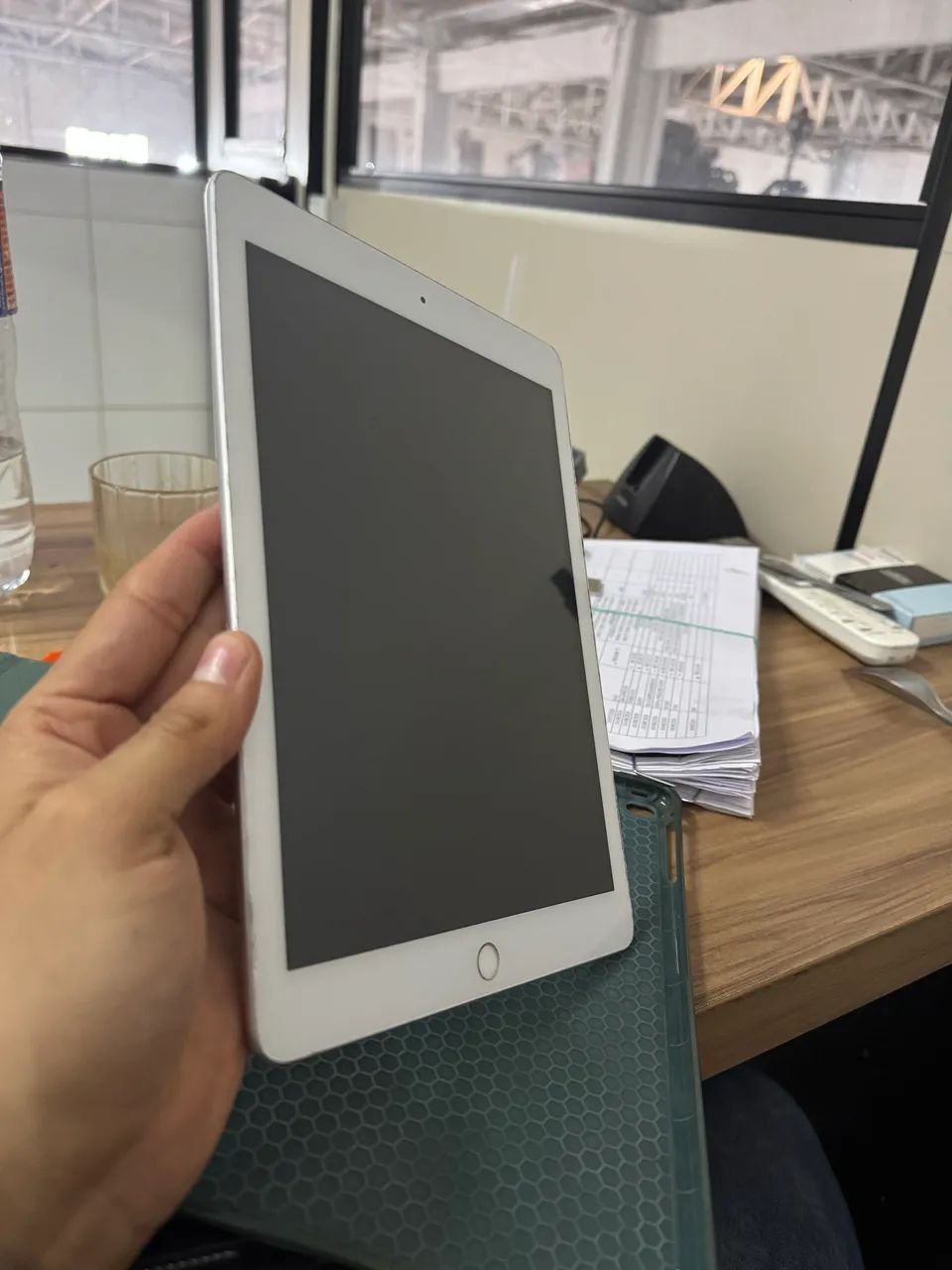 iPad modelo A1883 (Sexta geração) 2018 32GB branco - Foto 2