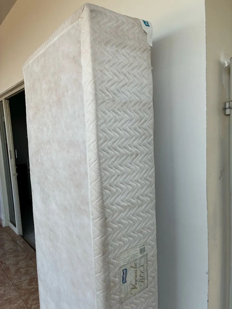 Cama de Solteiro 2,00 x 0,80m - Base Estofada - Foto 3