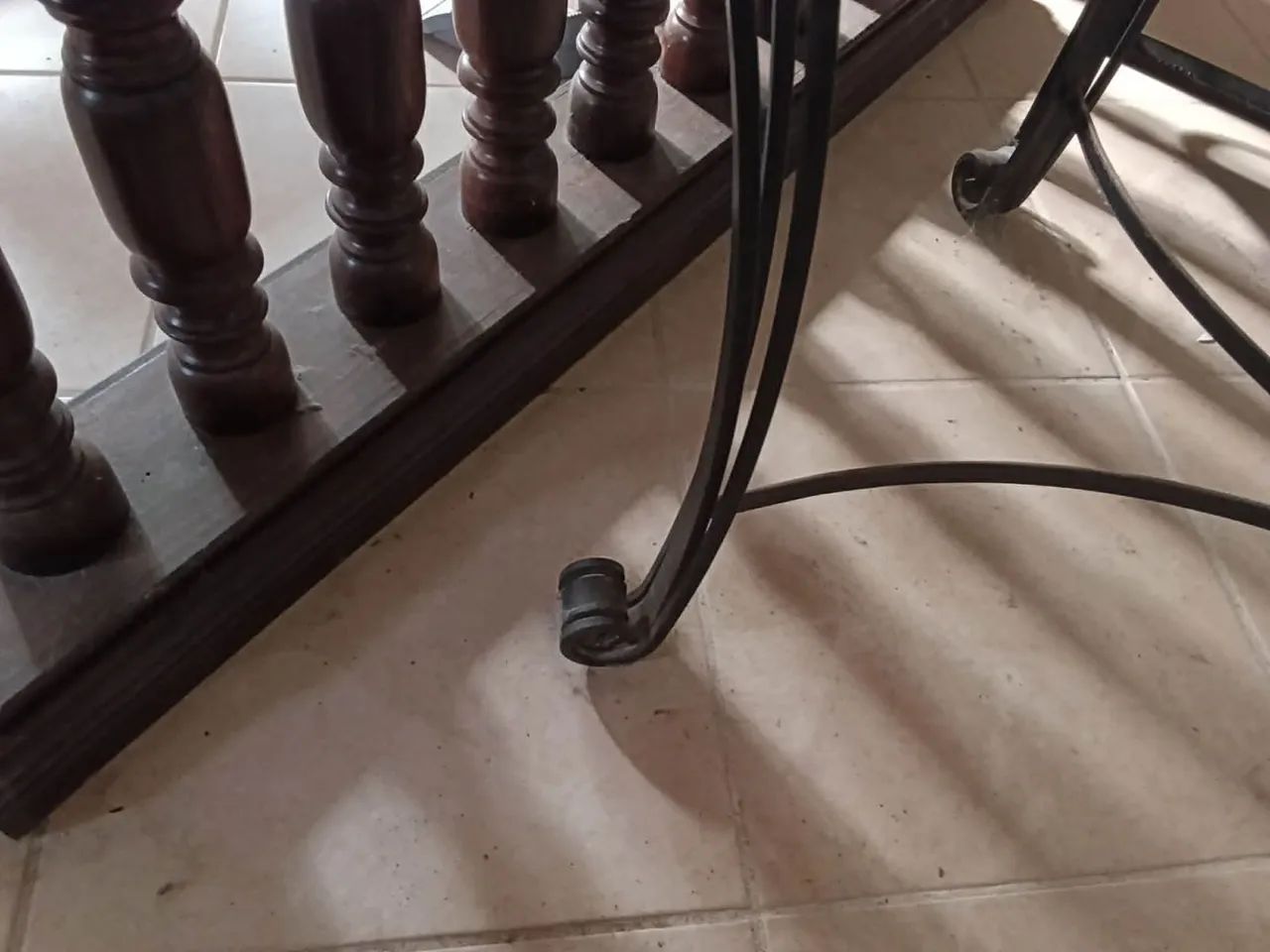 Conjunto de mesa e 6 cadeiras - Foto 5