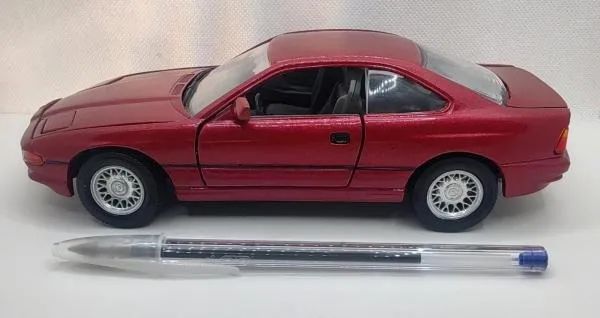 Miniatura Bmw 850i 1/24 Vermelho - Hobbies e coleções - Centro