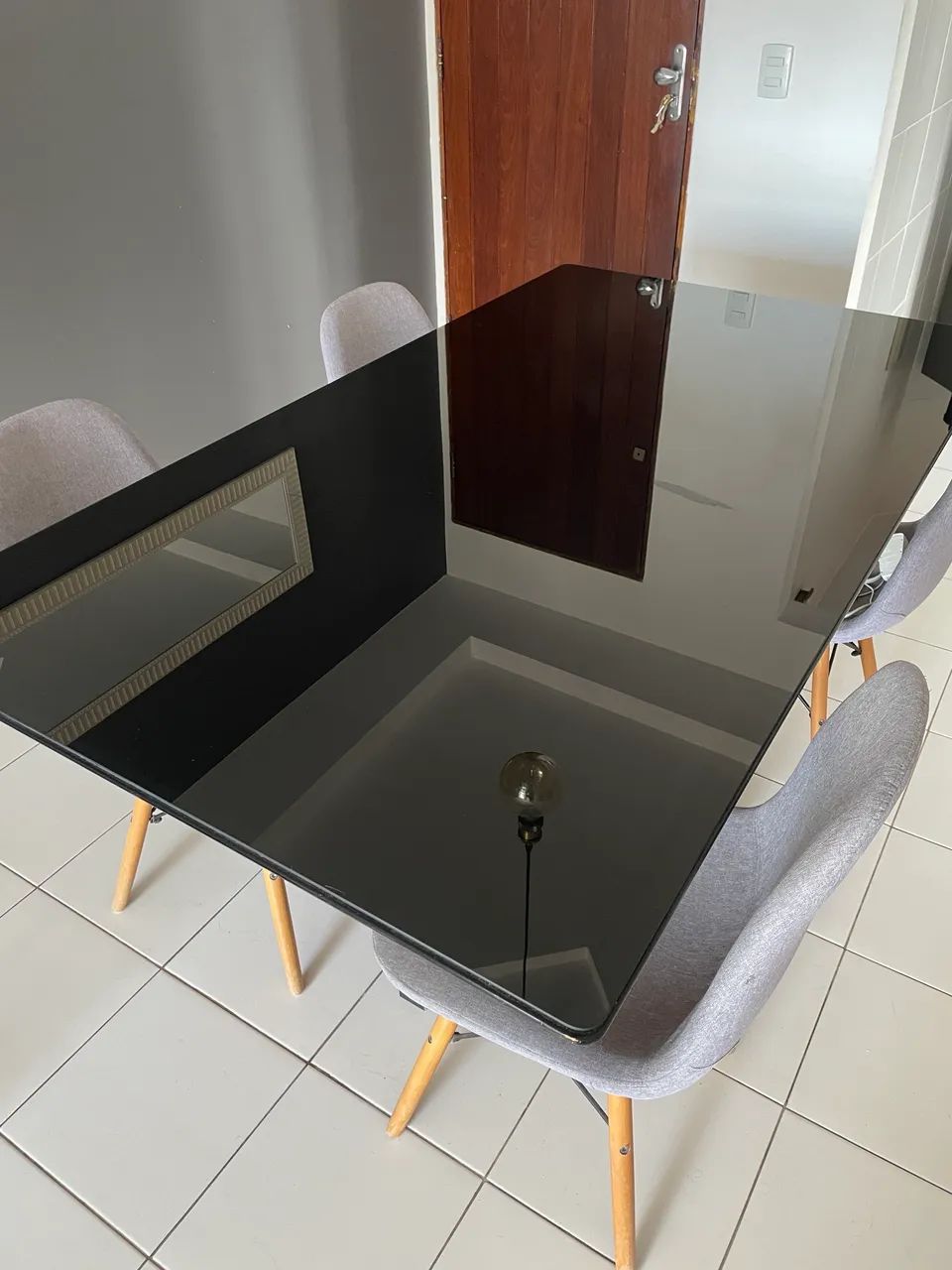Mesa preta MDF laqueado com tampo de vidro 