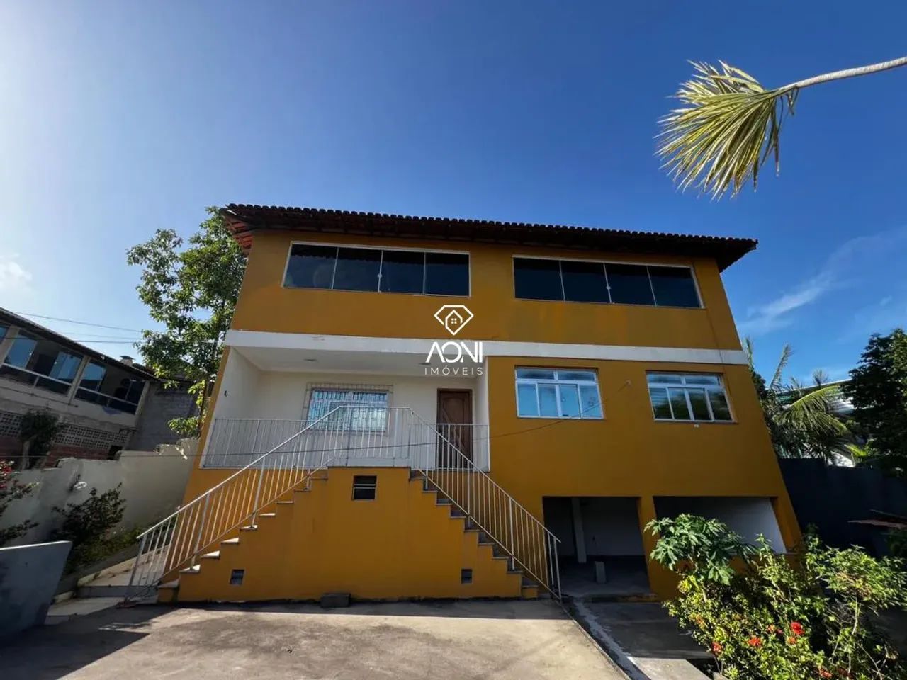 Casa Duplex 04 quartos, suíte com churrasqueira e 02 vagas Livres e cobertas em Maruípe, V