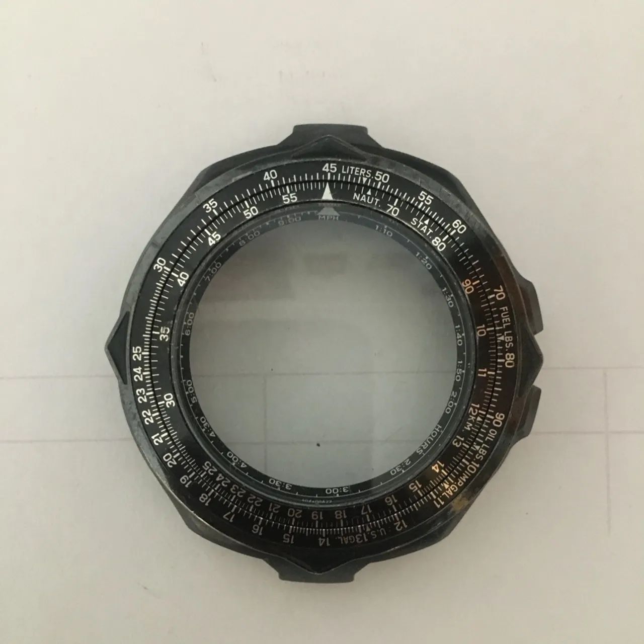 Citizen Skyhawk Black Eagle Caixa com vidro e bezel.