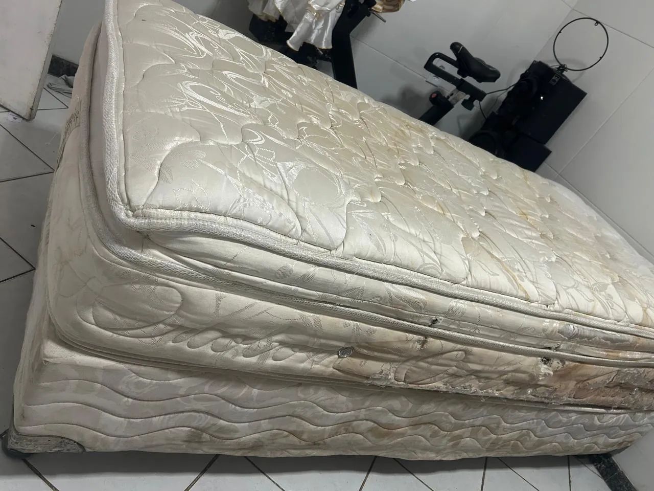 Colchão Ortobom molas ensacadas solteiro com base Ortobom. 