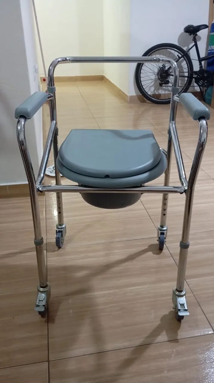 Cadeira higiênica  - Foto 4