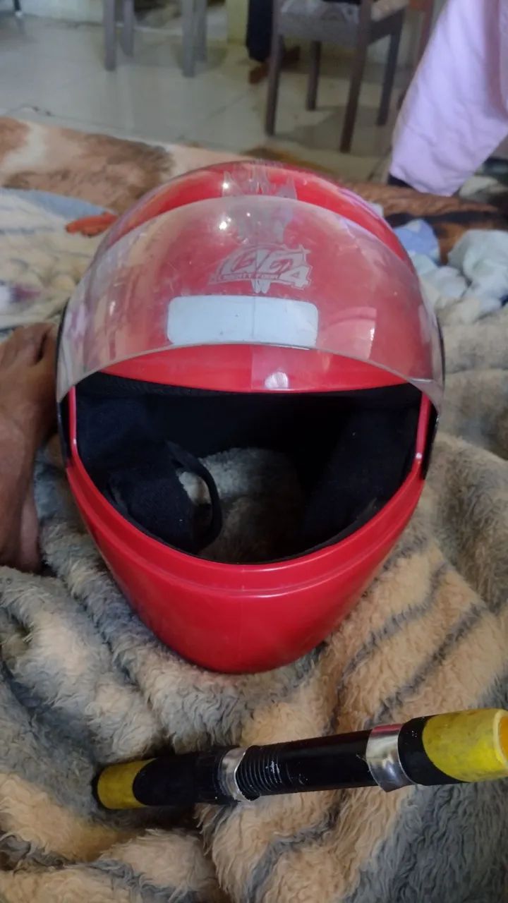 Capacete e sapato e tênis  - Foto 4