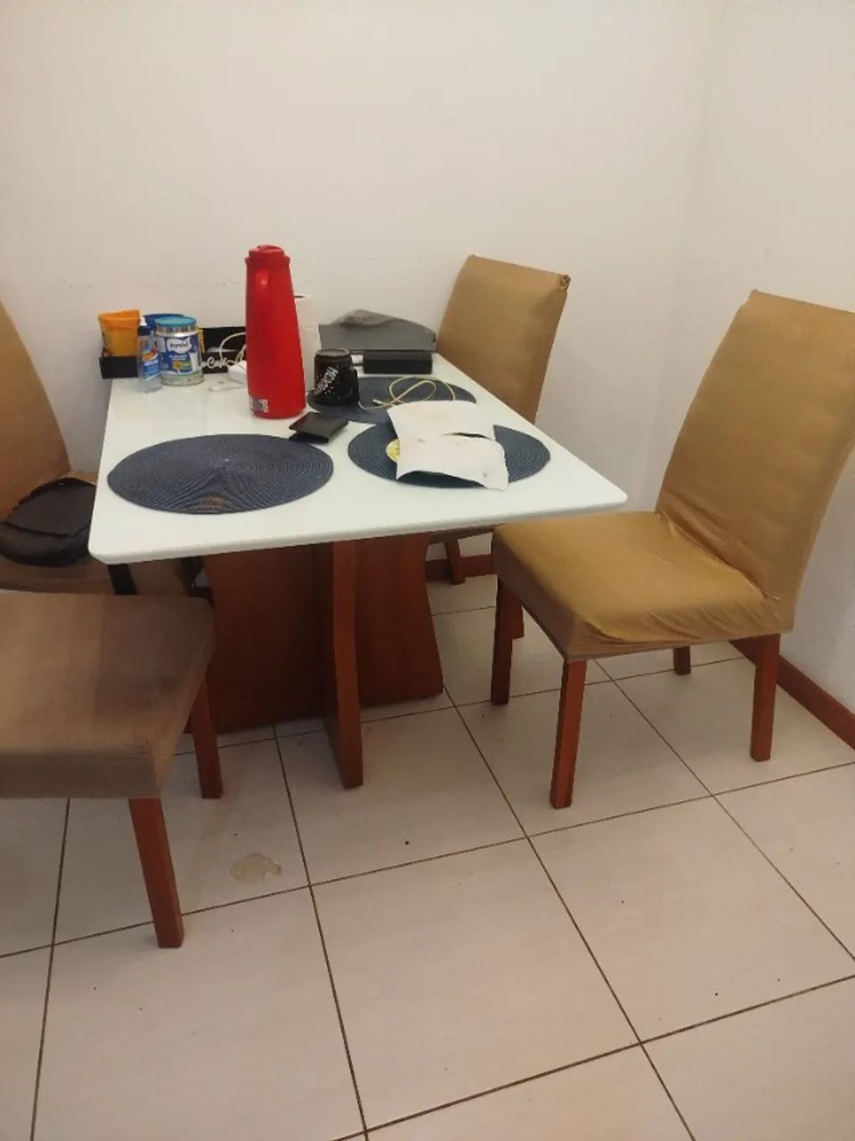 Mesa de jantar 4 lugares quadrada