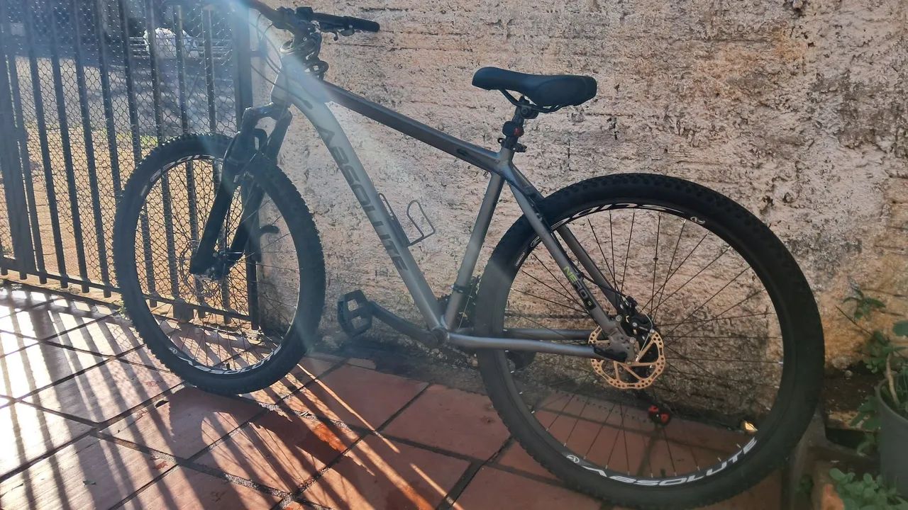 Vendo bicicleta absolute aro 29 em ótimo estado  - Foto 2