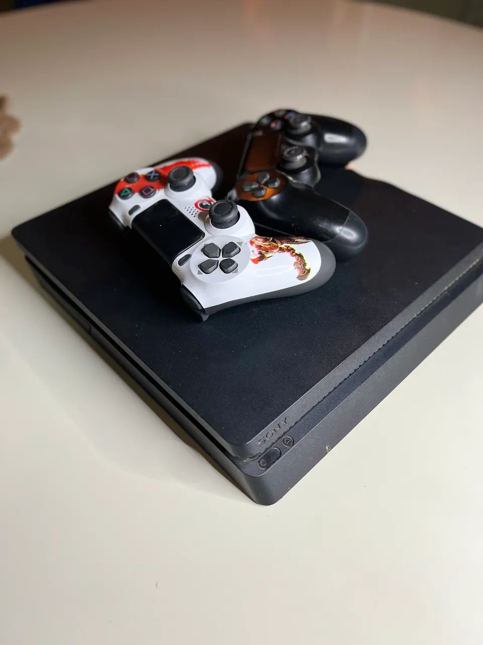 PS4 SLIM + 2 CONTROLES + 2 JOGOS - Foto 3