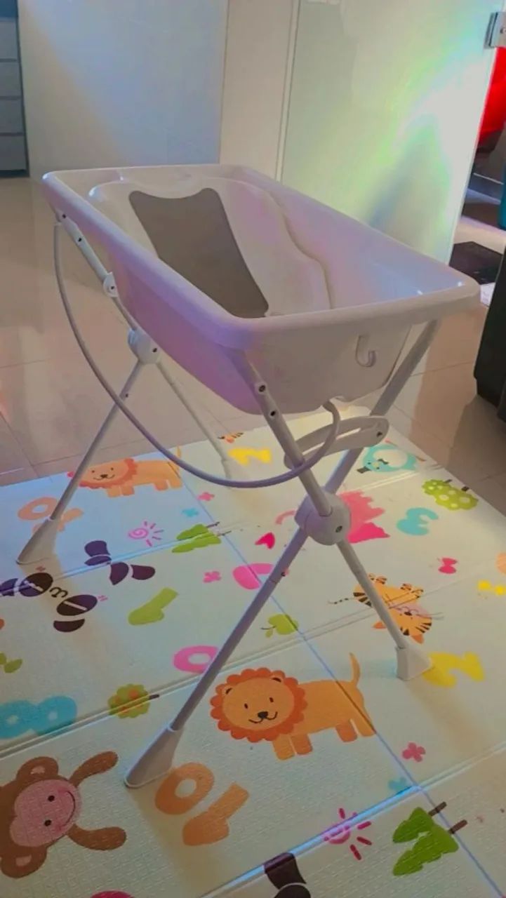 Desapego Banheira com suporte e andador. - Foto 3