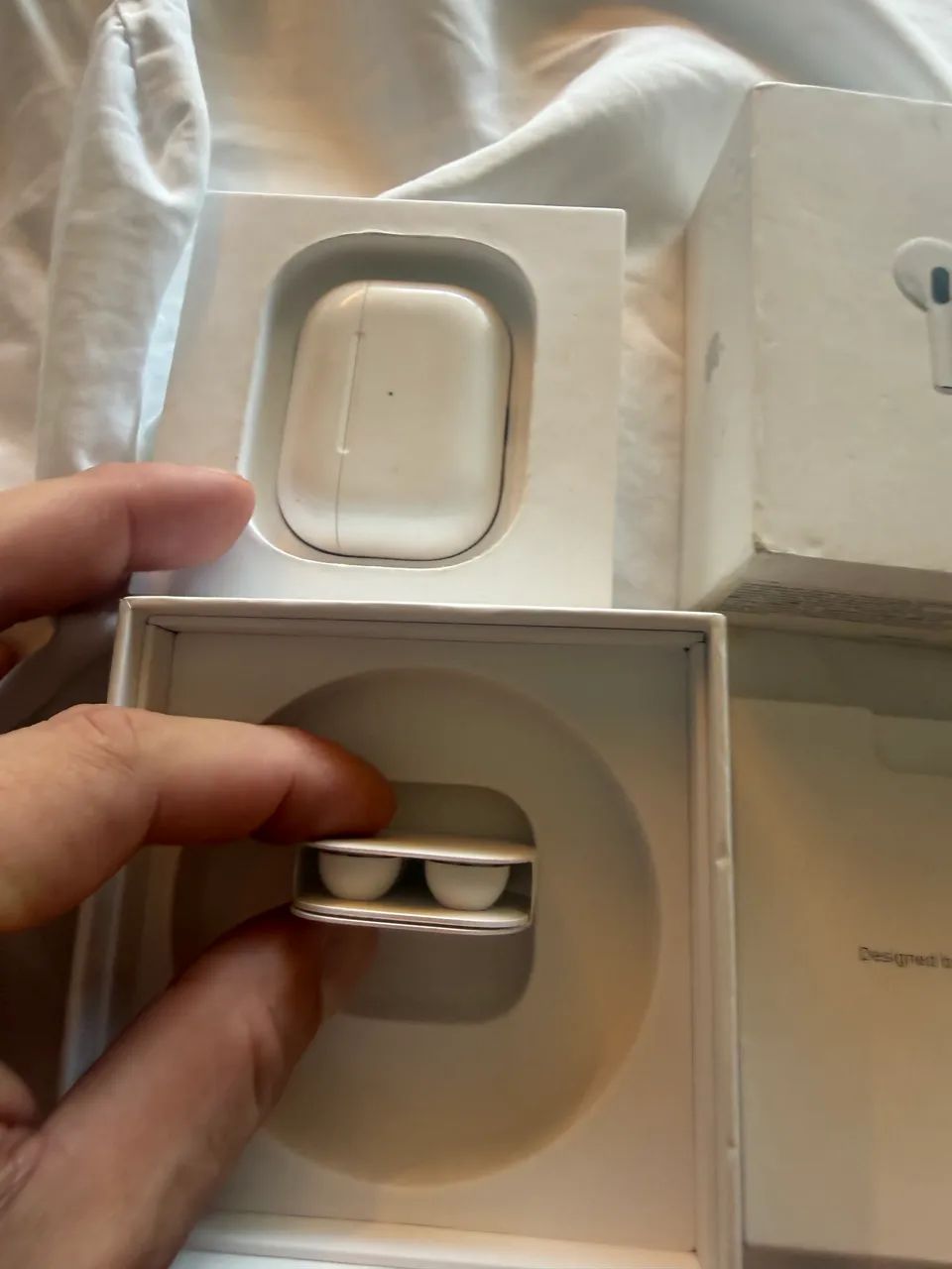 Apple AirPods Pro (1st generation) with MagSafe Charging Case Original com Caixa - Foto 2