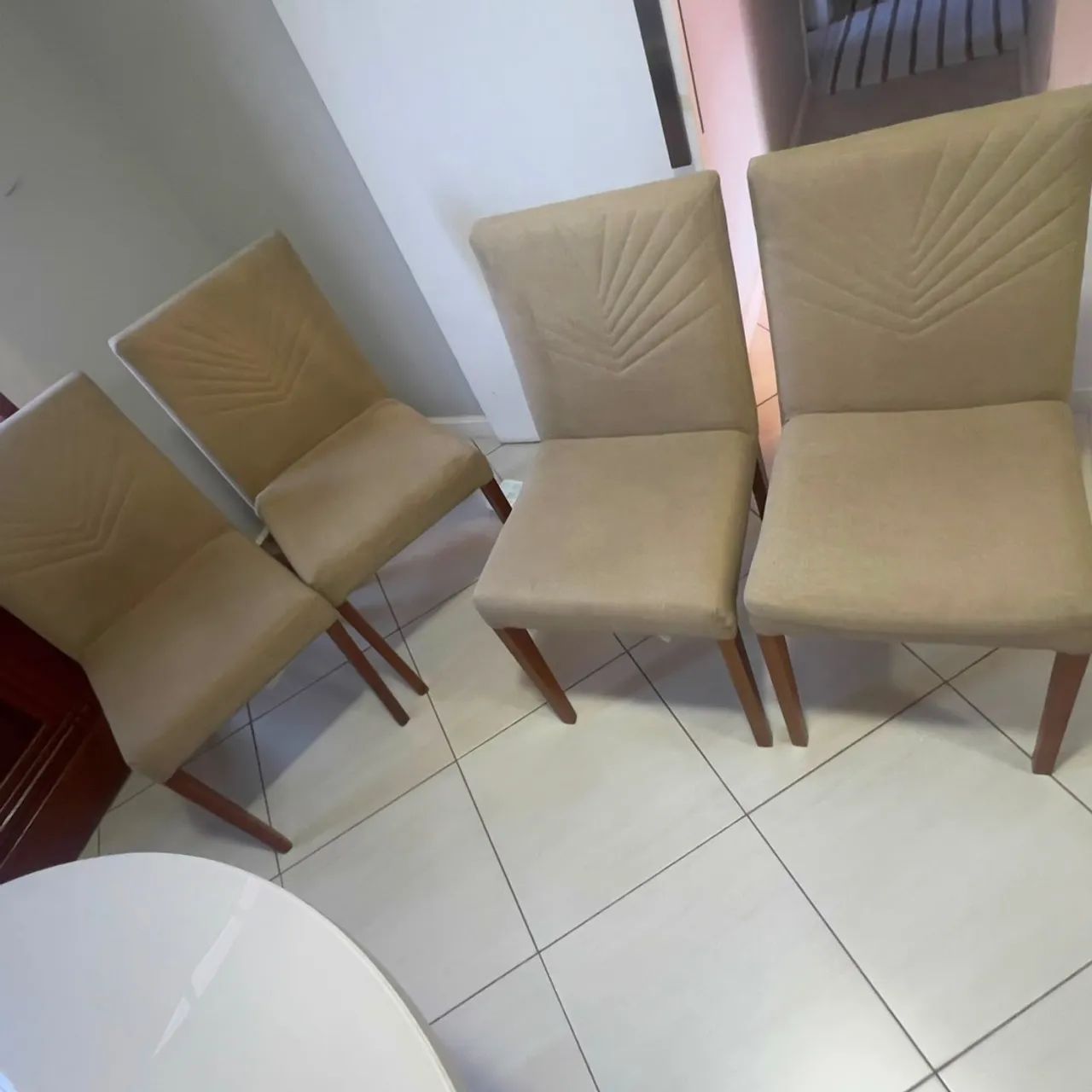 4 cadeiras em linho para sala