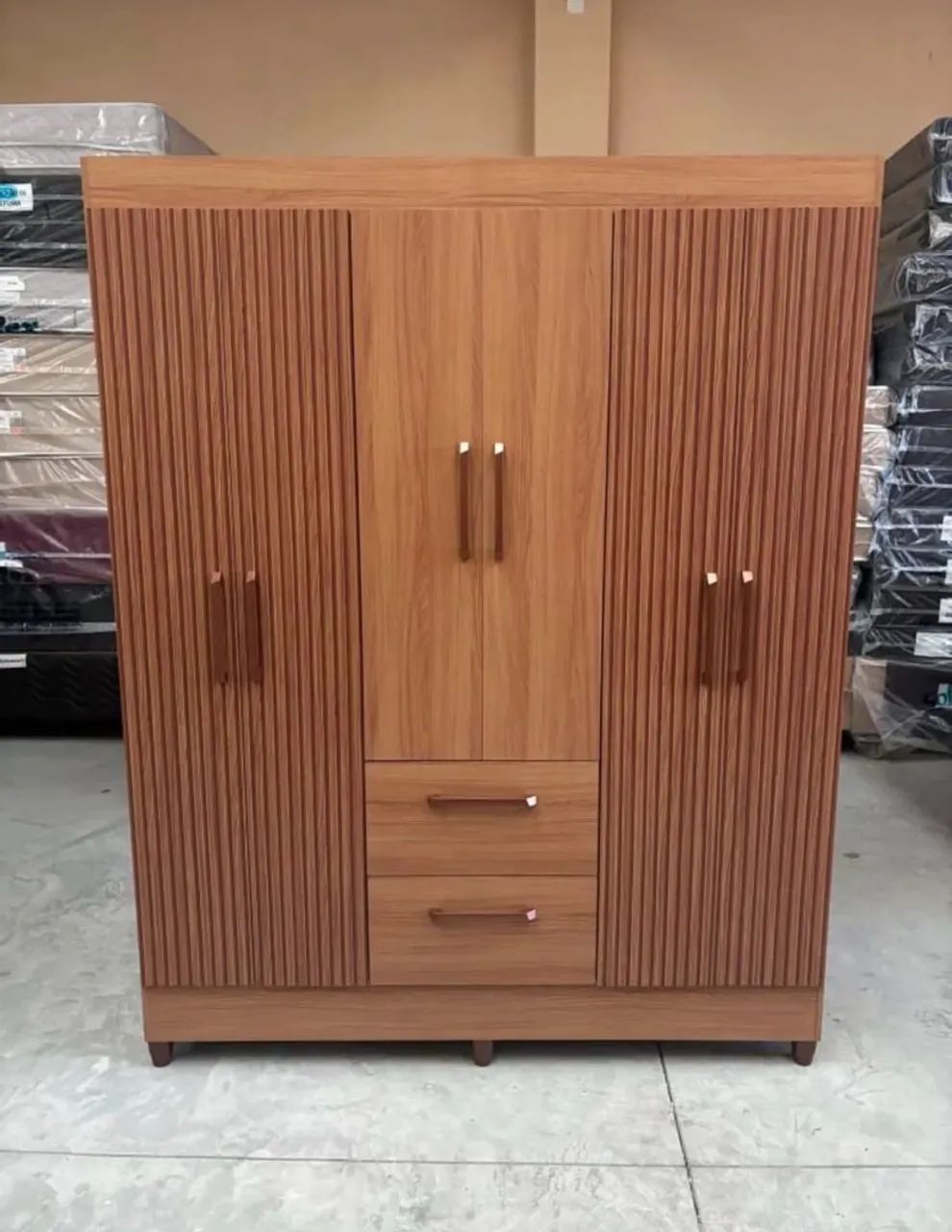 Guarda roupa 6 portas