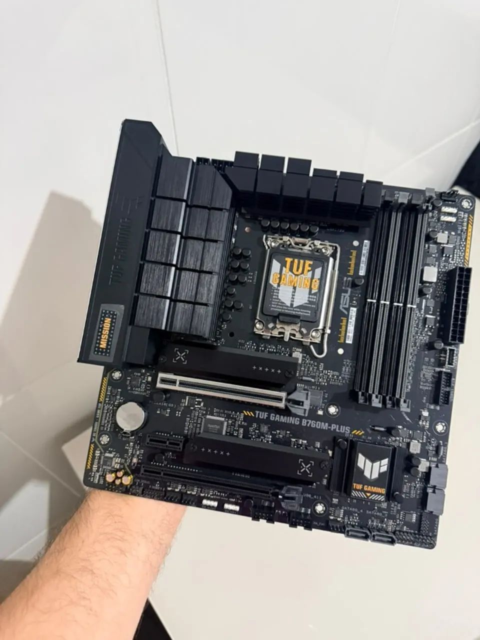 Placa-mãe ASUS TUF Gaming B760M-PLUS DDR5 LGA 1700
