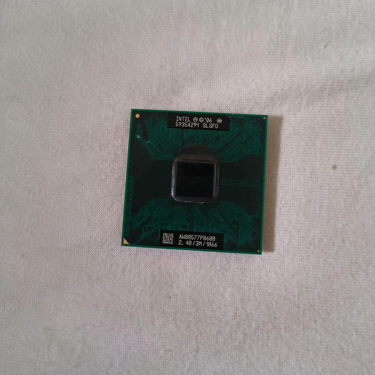 Intel Core 2 Duo P8600 2.40 GHz 2 núcleos / 2 threads
