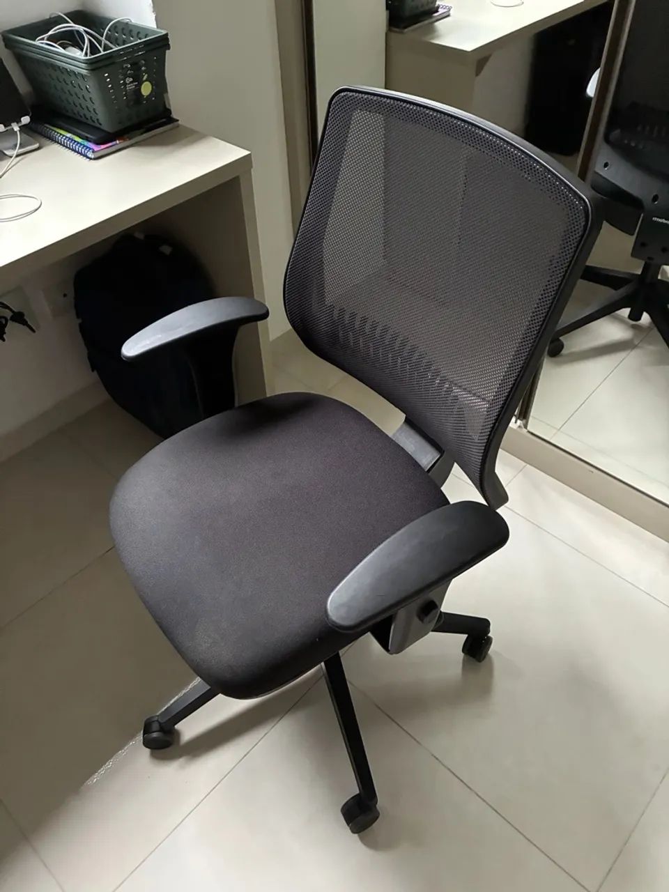 Cadeira FlexForm Uni All Black - Design Ergonômico e Base Giratória
