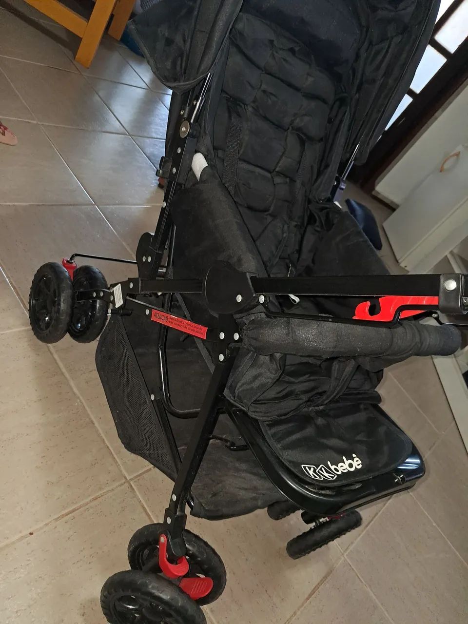 Carrinho de bebê e  bebê conforto - Foto 2