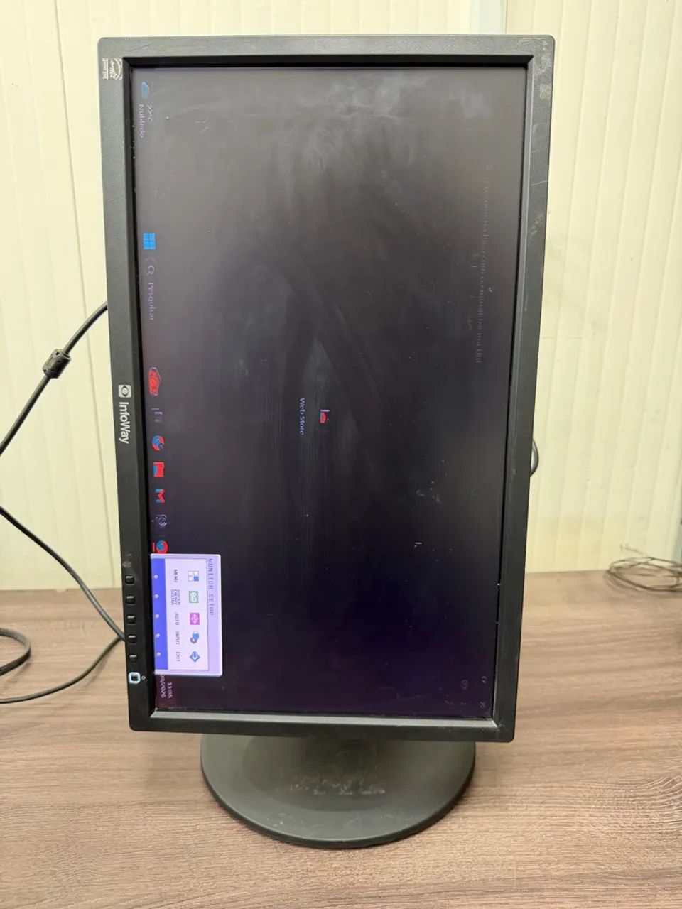 Monitor Itautec InfoWay 20? E2011PX com base ajustável e pivot