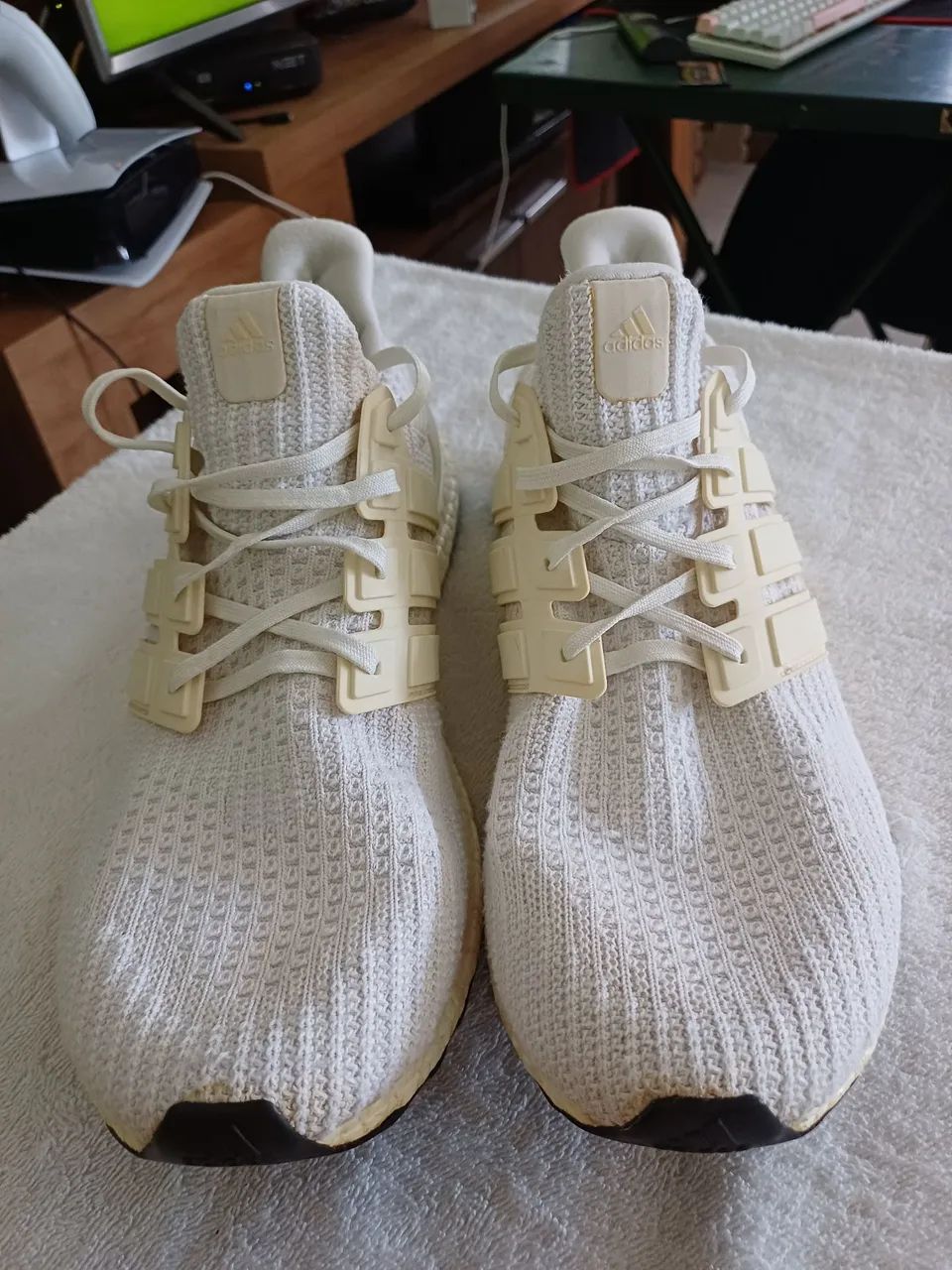 Tênis original Adidas Ultraboost na cor Triple White - Foto 2