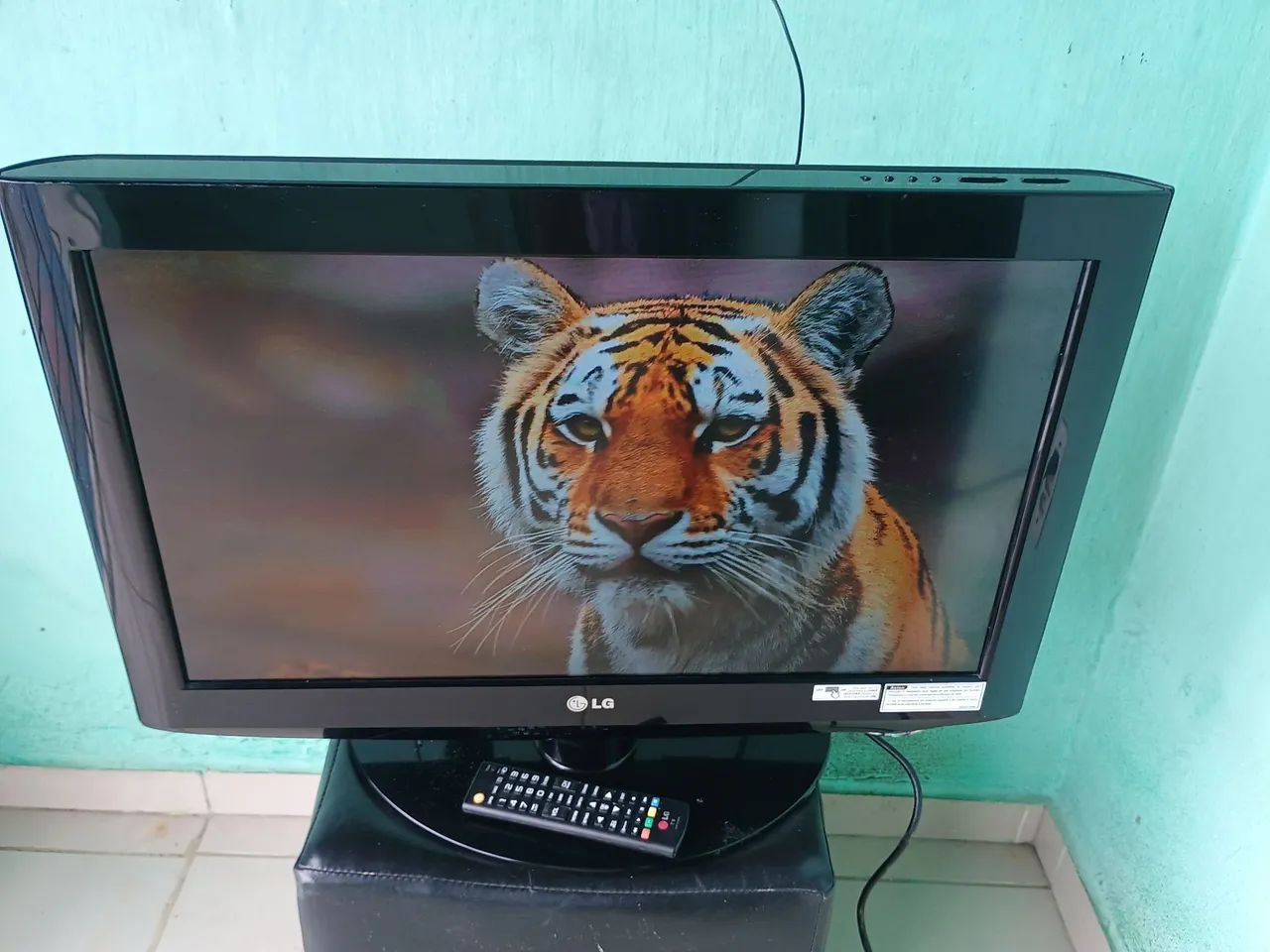Lindo monitor LG 26 polegadas funcionando perfeitamente com entrada HDMI 