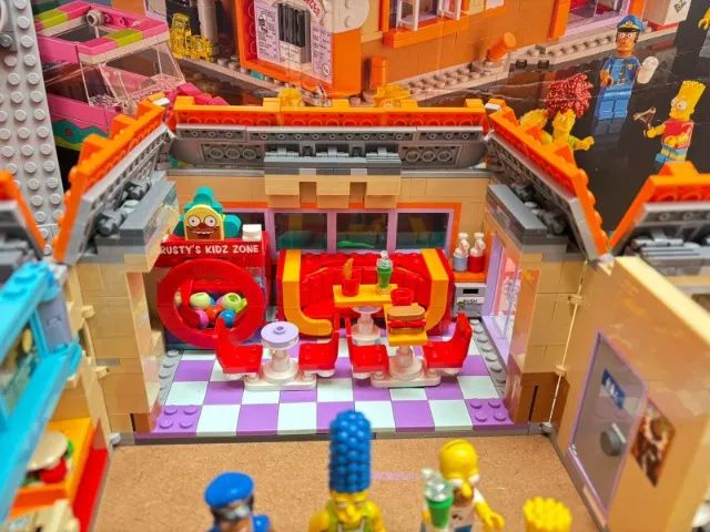 Lego The Simpsons Lanchonete Krusty Burger  - Foto 4
