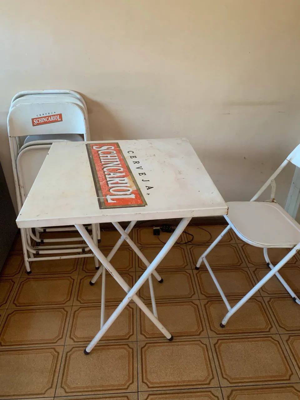 Mesa e 4 cadeiras se metal