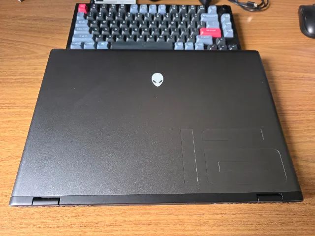 Dell Alienware m16 R2 - Foto 2