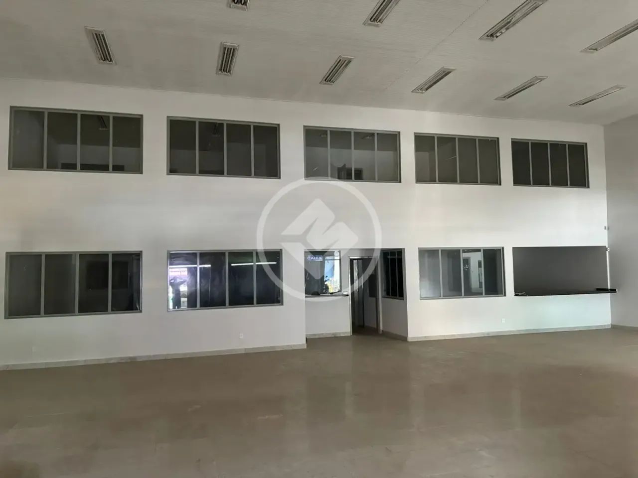 Sala comercial com 1.039 m² ideal para empresas de grande porte como materiais de construç