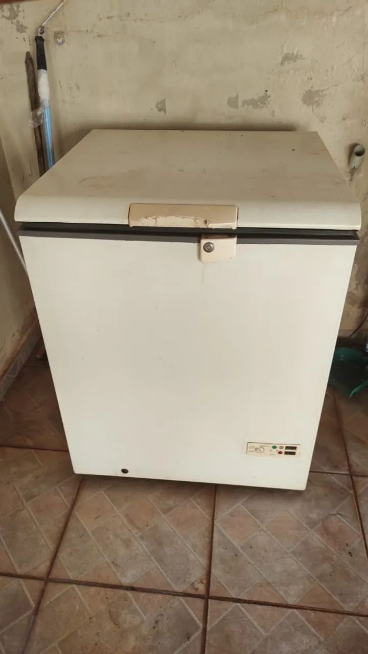 Freezer horizontal de uma porta