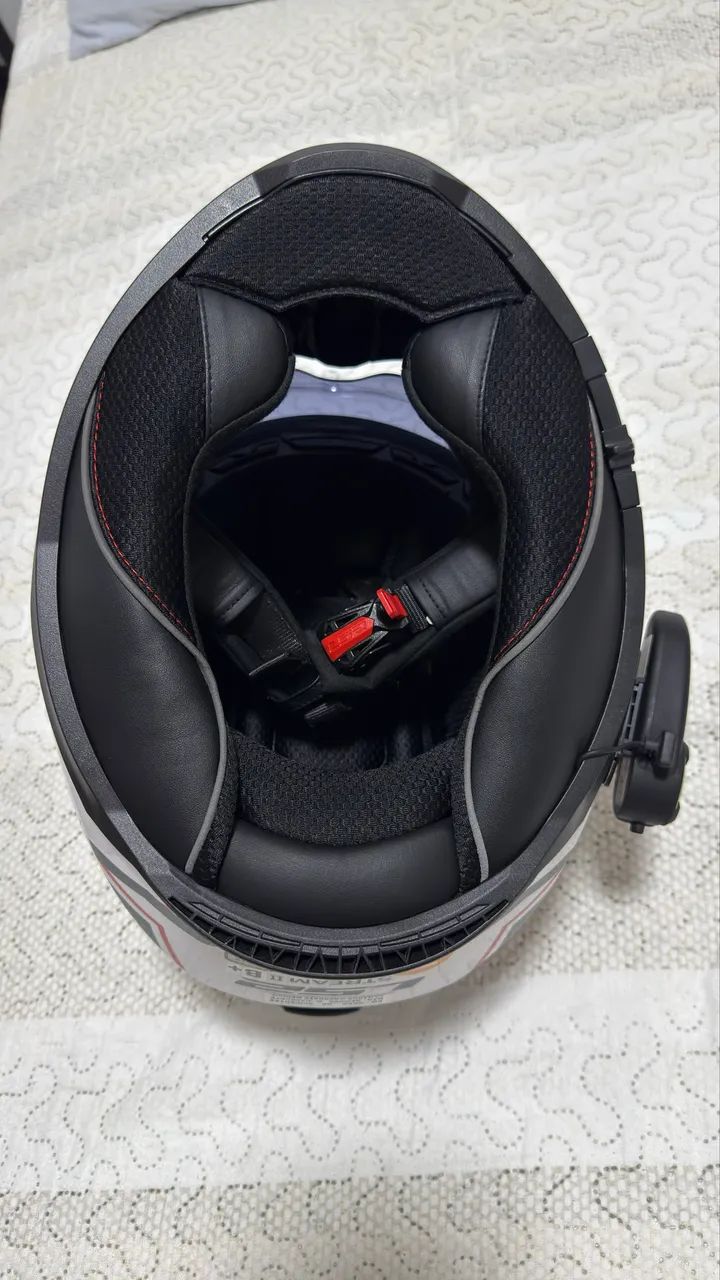 Capacete LS2 com intercomunicador EJEAS Q8