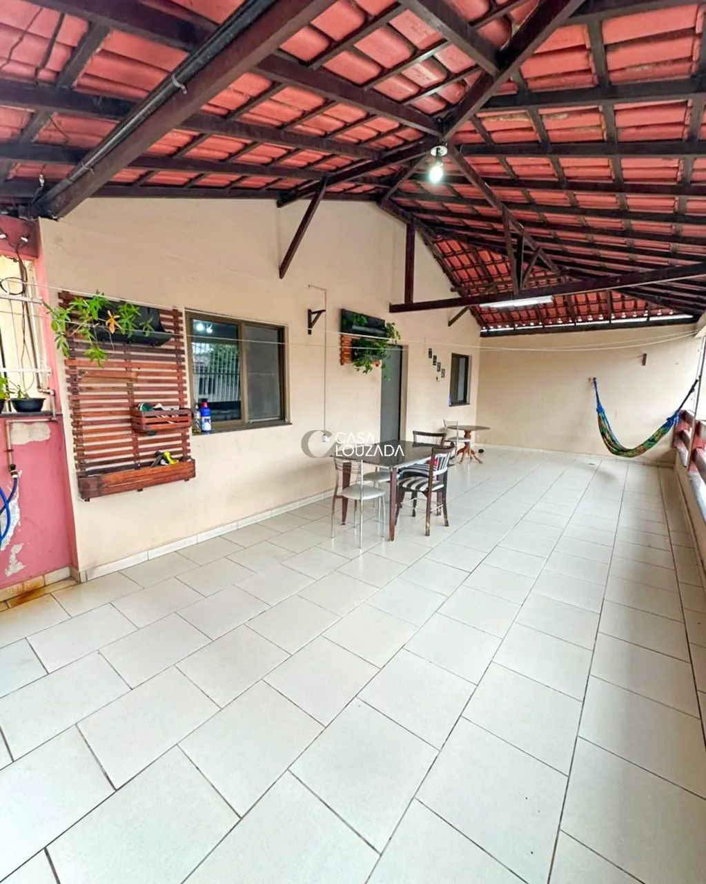Casa Duplex 06 quartos com 02 suítes em Santos Dumont