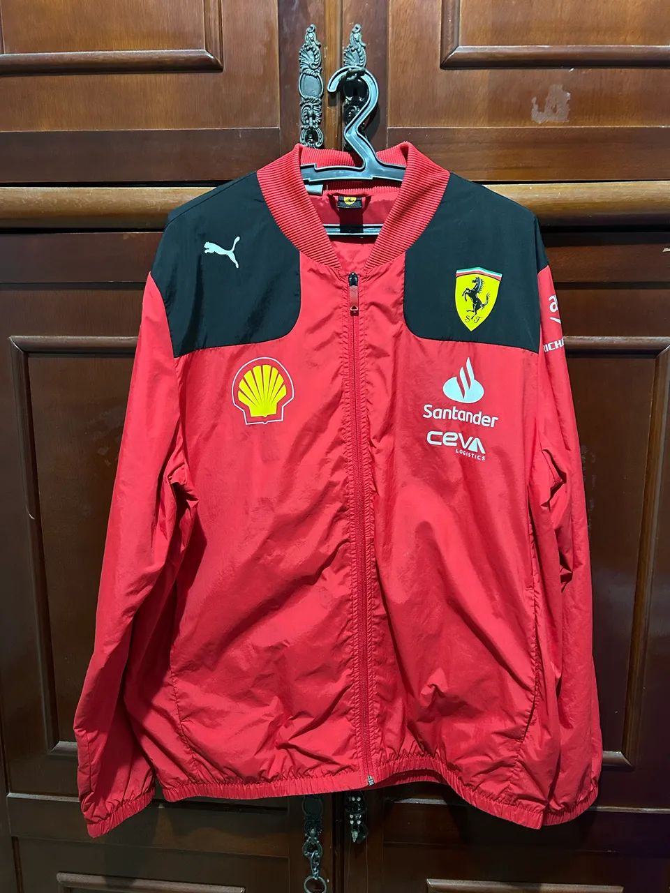 Jaqueta Puma x Ferrari