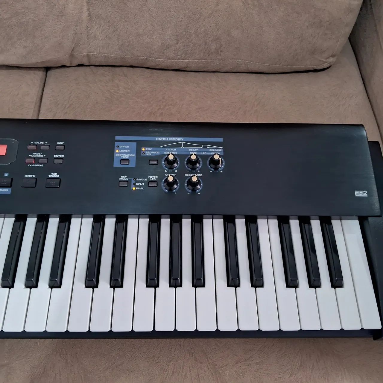 ROLAND JUNO-D  - Foto 5