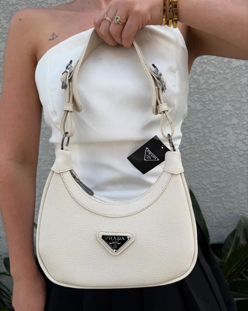 Bolsa de Ombro Prada Arqué Couro Feminino Luxo (Formato de Meia-Lua) - Foto 3