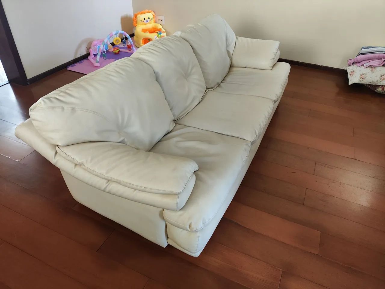 Sofá 3 lugares de couro branco - Foto 3